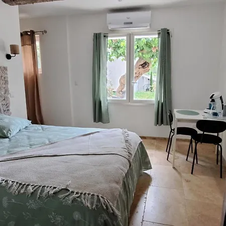 Plaissan- Chez Laure&marc