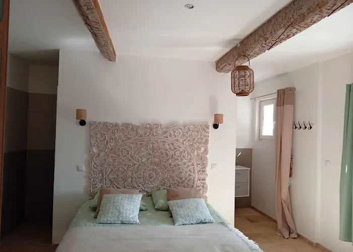 Plaissan- Chez Laure&marc Apartamento